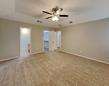 520 Hollyberry Drive - Photo Thumbnail 6