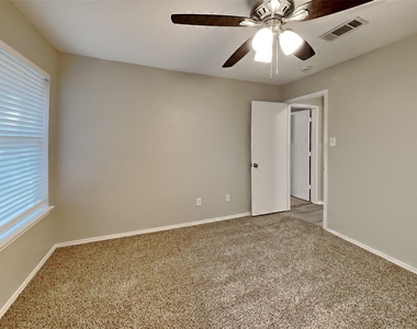 520 Hollyberry Drive - Photo Thumbnail 9
