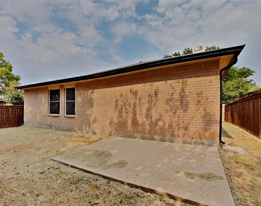 520 Hollyberry Drive - Photo Thumbnail 16