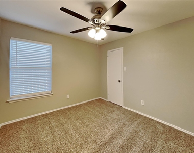 520 Hollyberry Drive - Photo Thumbnail 13