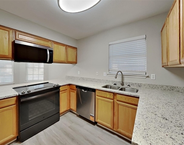 520 Hollyberry Drive - Photo Thumbnail 3