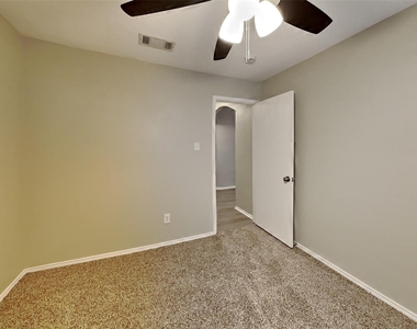 520 Hollyberry Drive - Photo Thumbnail 12
