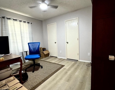 5512 Vineyard Lane - Photo Thumbnail 5