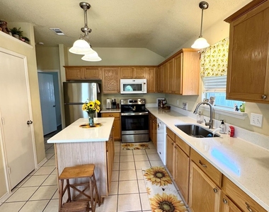 5512 Vineyard Lane - Photo Thumbnail 17