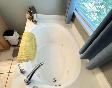 5512 Vineyard Lane - Photo Thumbnail 12