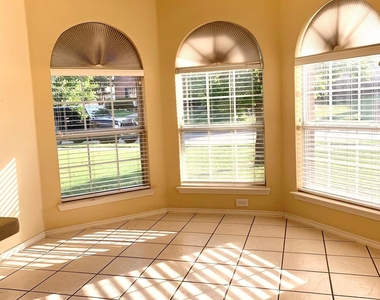 5512 Vineyard Lane - Photo Thumbnail 20
