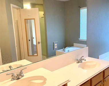 5512 Vineyard Lane - Photo Thumbnail 9
