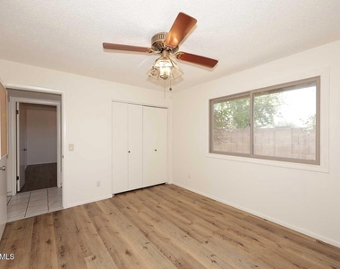 8311 E Via De Sereno -- - Photo Thumbnail 12