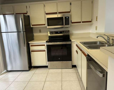1937 Ne 15th Avenue - Photo Thumbnail 3