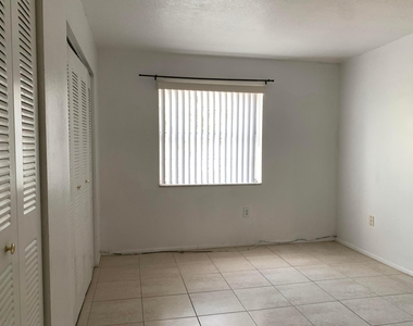 431 Executive Center Drive - Photo Thumbnail 3