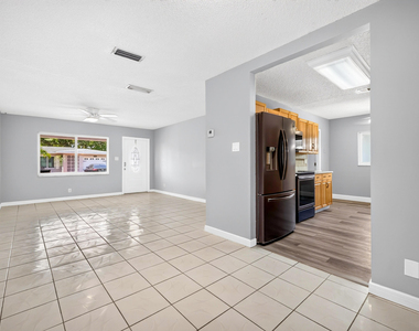 1150 Nw 72nd Terrace - Photo Thumbnail 11
