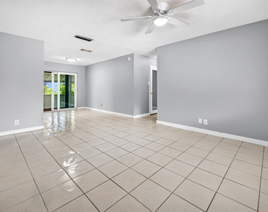 1150 Nw 72nd Terrace - Photo Thumbnail 8