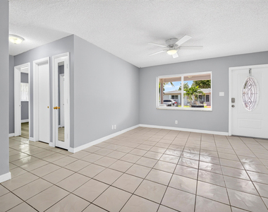 1150 Nw 72nd Terrace - Photo Thumbnail 21