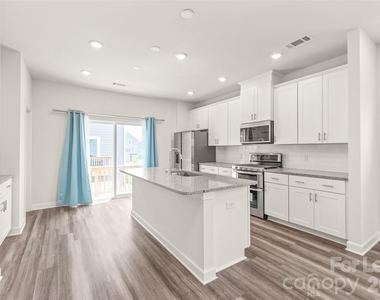 7136 Bryce Avenue - Photo Thumbnail 10