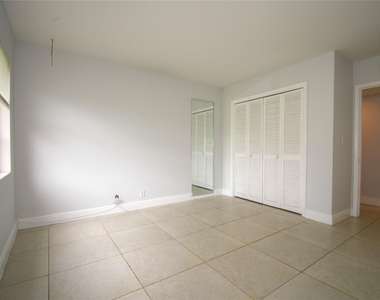 9 Ne 19th Court - Photo Thumbnail 6