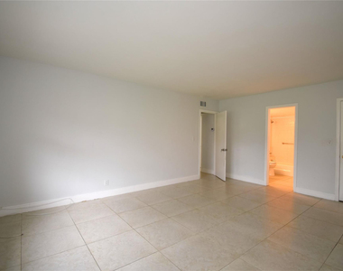 9 Ne 19th Court - Photo Thumbnail 19