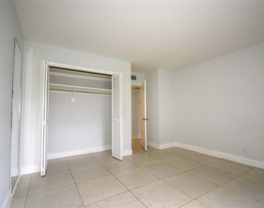9 Ne 19th Court - Photo Thumbnail 5