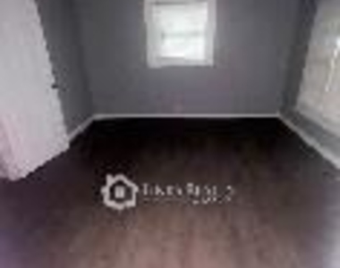 1303 Caldwell Street - Photo Thumbnail 4