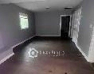 1303 Caldwell Street - Photo Thumbnail 1