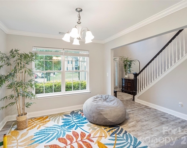 415 Courtland Court - Photo Thumbnail 3