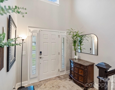415 Courtland Court - Photo Thumbnail 2