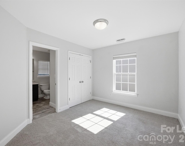 415 Courtland Court - Photo Thumbnail 16
