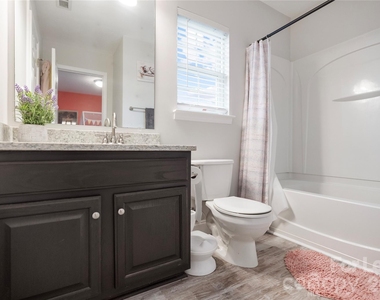 415 Courtland Court - Photo Thumbnail 18