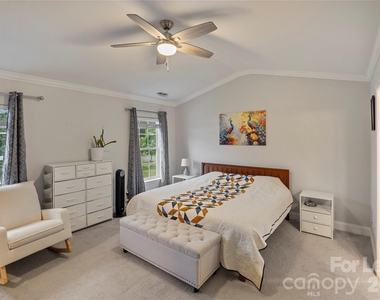 415 Courtland Court - Photo Thumbnail 9