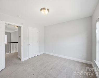 415 Courtland Court - Photo Thumbnail 15