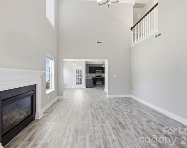 415 Courtland Court - Photo Thumbnail 7