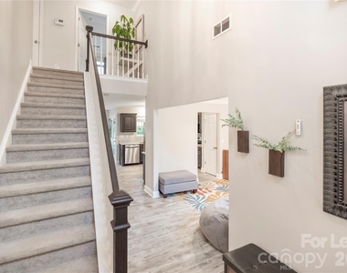 415 Courtland Court - Photo Thumbnail 1