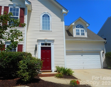 1018 Fountainbrook Drive - Photo Thumbnail 2