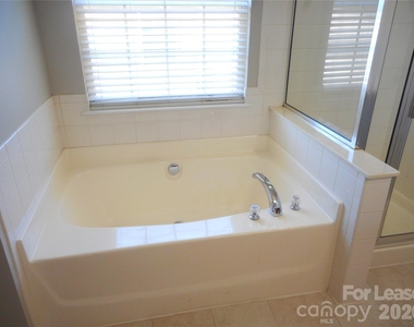 1018 Fountainbrook Drive - Photo Thumbnail 18