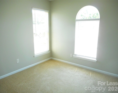 1018 Fountainbrook Drive - Photo Thumbnail 23
