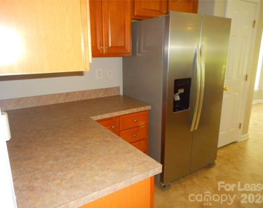 1018 Fountainbrook Drive - Photo Thumbnail 5