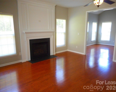 1018 Fountainbrook Drive - Photo Thumbnail 3