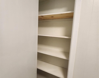 2404 Louise Street - Photo Thumbnail 5