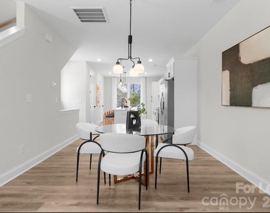 3216 Riley Avenue - Photo Thumbnail 3
