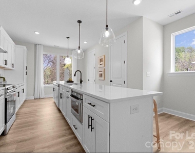 3216 Riley Avenue - Photo Thumbnail 4
