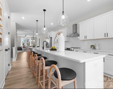 3216 Riley Avenue - Photo Thumbnail 6