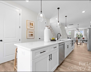 3216 Riley Avenue - Photo Thumbnail 7
