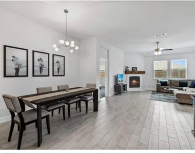 10812 Table Bluff Street - Photo Thumbnail 5
