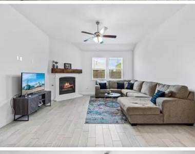10812 Table Bluff Street - Photo Thumbnail 6