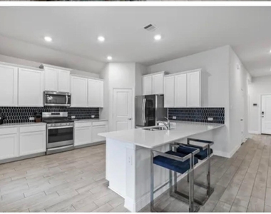 10812 Table Bluff Street - Photo Thumbnail 10