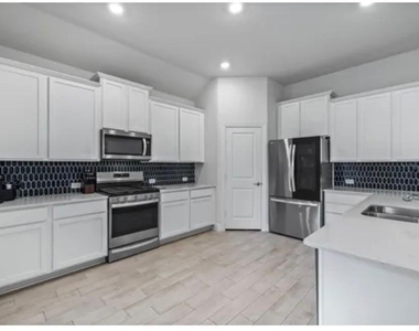 10812 Table Bluff Street - Photo Thumbnail 12