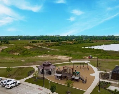10812 Table Bluff Street - Photo Thumbnail 23