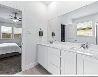 10812 Table Bluff Street - Photo Thumbnail 20