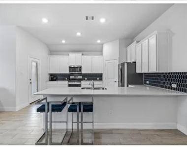 10812 Table Bluff Street - Photo Thumbnail 11