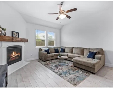10812 Table Bluff Street - Photo Thumbnail 7