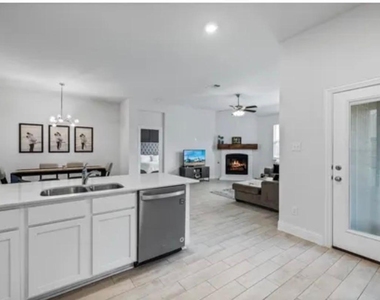 10812 Table Bluff Street - Photo Thumbnail 21